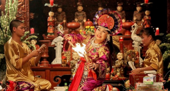 Lộc soi và bói toán: Mối liên hệ giữa người mang căn đồng số linh và khả năng tiên tri?